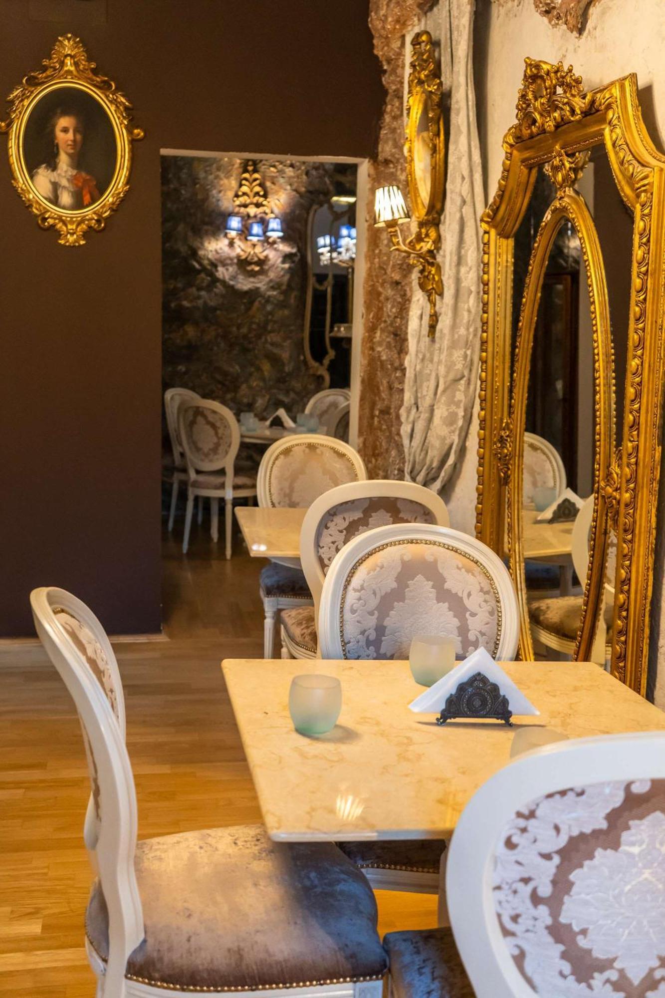 Conacul Coroanei Luxury Boutique Hotel Bükreş Dış mekan fotoğraf